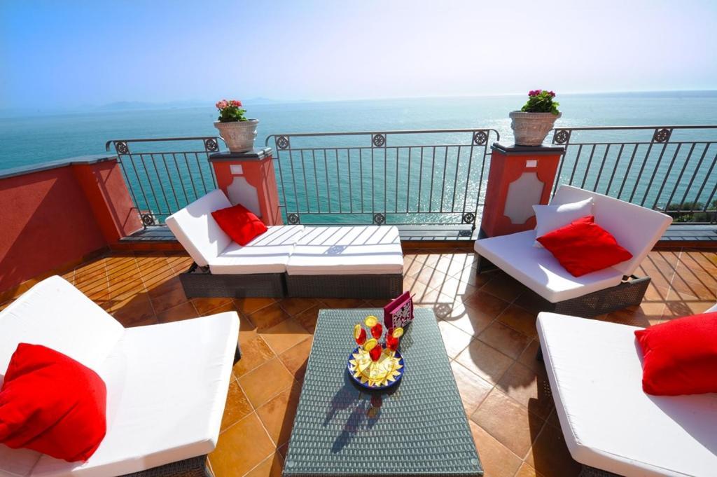 Palazzo Rocco Villa Sunshining In Love برايانو المظهر الخارجي الصورة